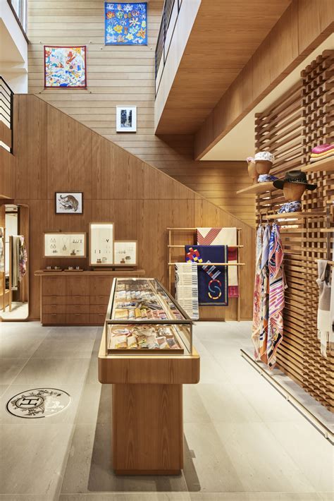 Hermès Opens Door to Beauty .